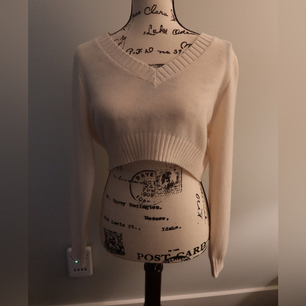 Adorable sweater!